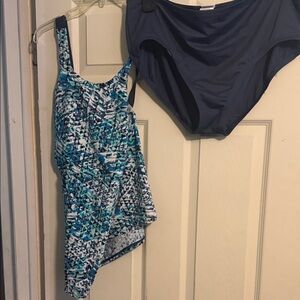 Nike Cream and Blue Patterned Apparel